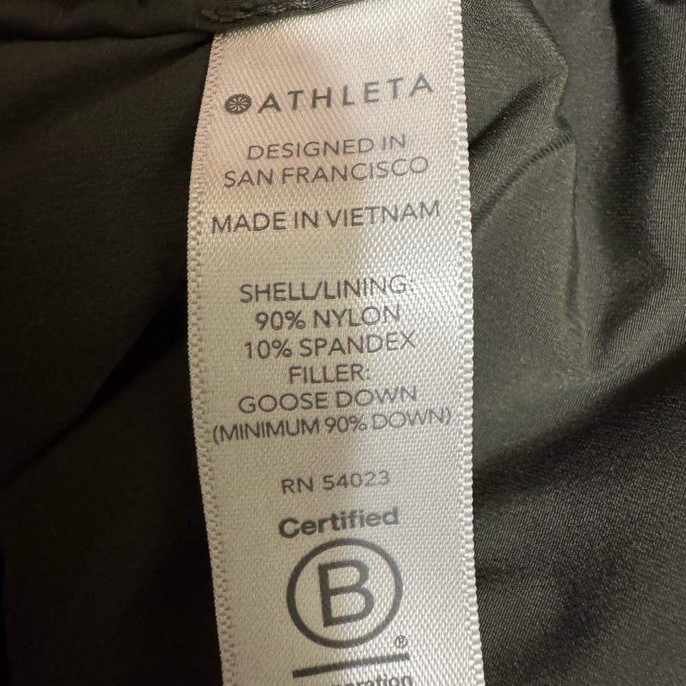 Athleta Inlet Quilted Vest in Olive - Small stain - Picture 5 of 8